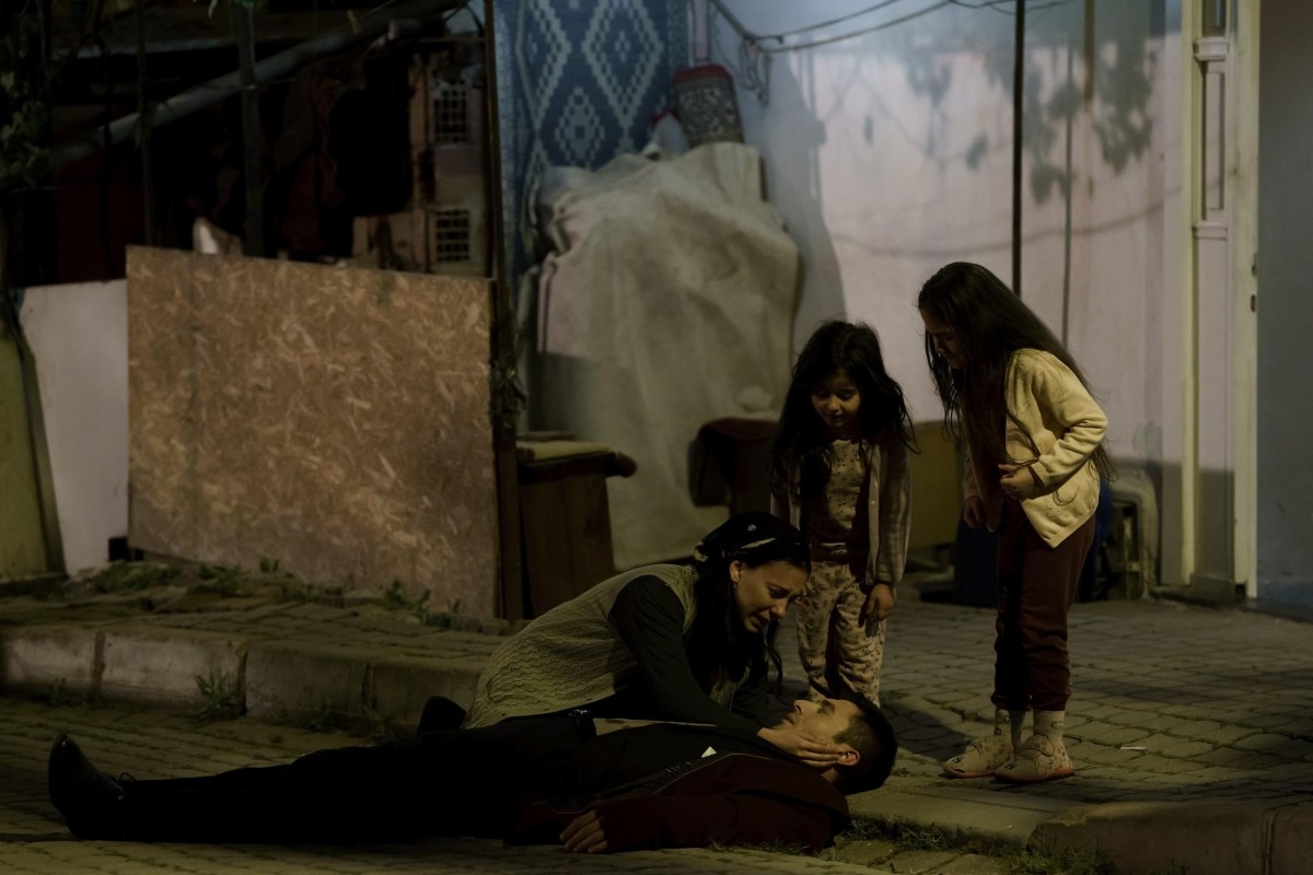 Camdaki Kız Fragman