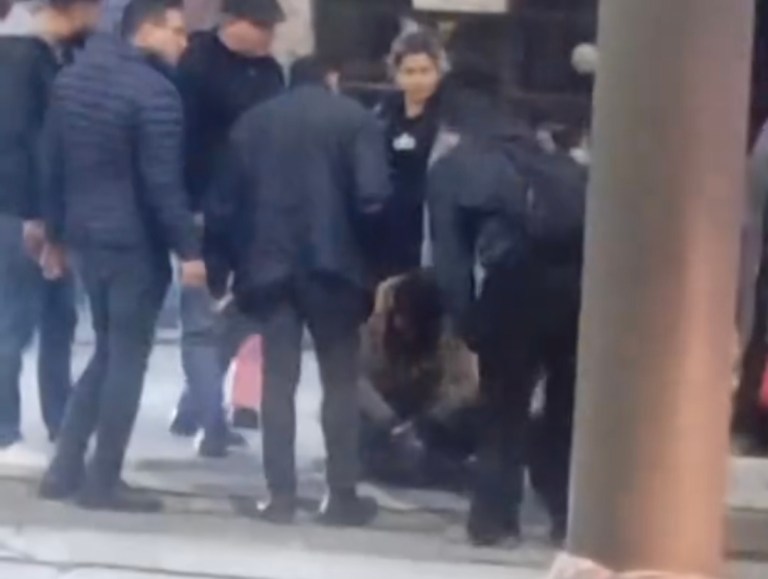 İzmit’te Madde Kullanan Şahıs Vatandaşları Tedirgin Etti!