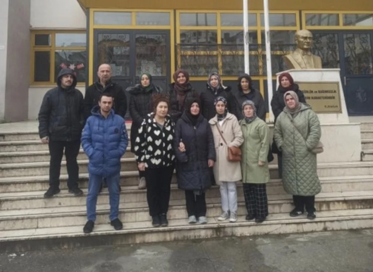 Başörtüsü İddiasına Velilerden Destek: Öğretmenimiz Saygılı