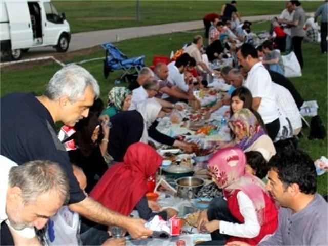 Antikapitalist müslümanlar iftar açtı