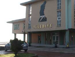 Belediye binasının satışına tepki