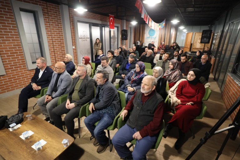 Başiskele’de Bestami Yazgan şiirleriyle okurlarıyla buluştu