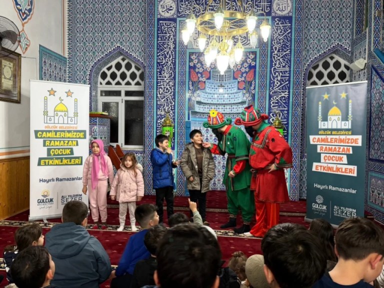 Gölcük’te çocuklar Karagöz ve Hacivat ile Ramazan’ı öğrendi