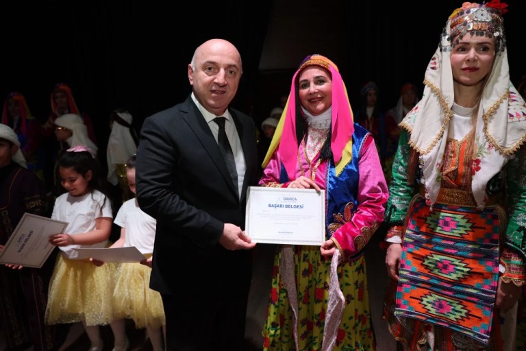 Darıca’da Anadolu Esintisi: Halk Oyunları Festivali Coşkusu