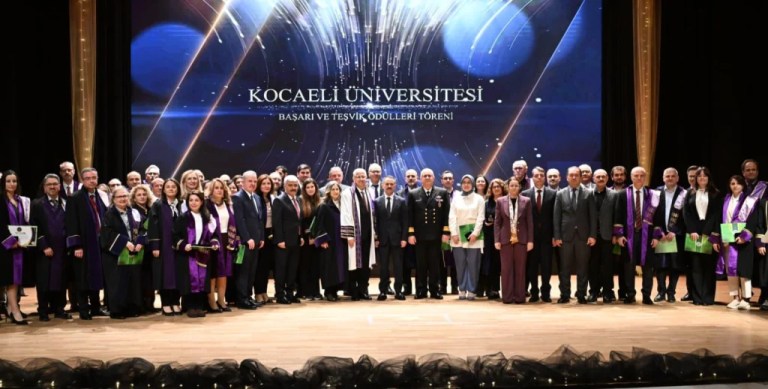 Kocaeli Üniversitesi’nde Akademik Başarı Ödülleri Dağıtıldı