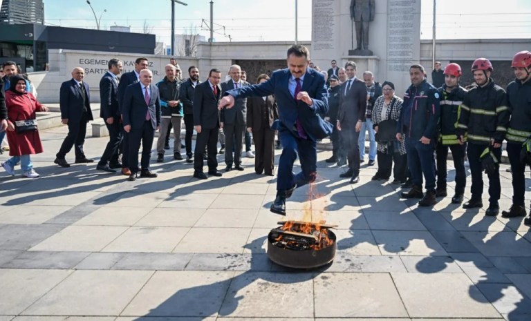 Kocaeli’de Nevruz coşkusu: Kent meydanında bahar kutlaması