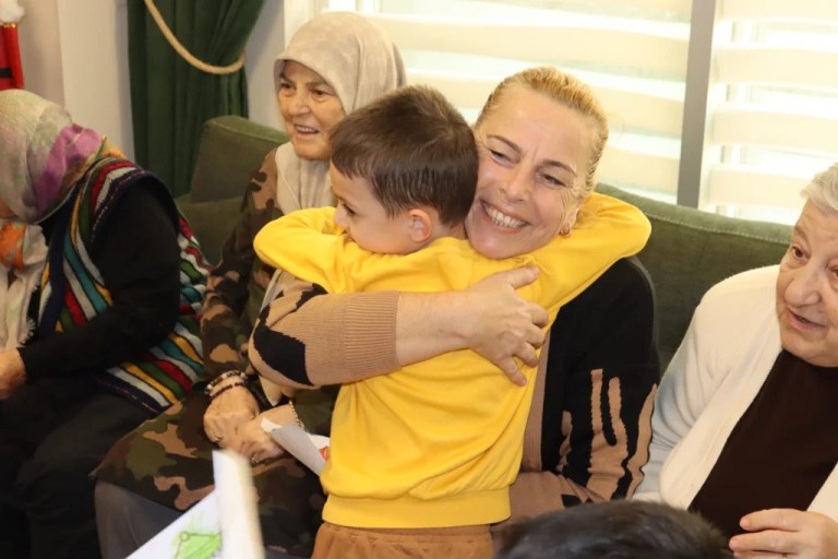 Minik İzmitlilerden anlamlı ziyaret