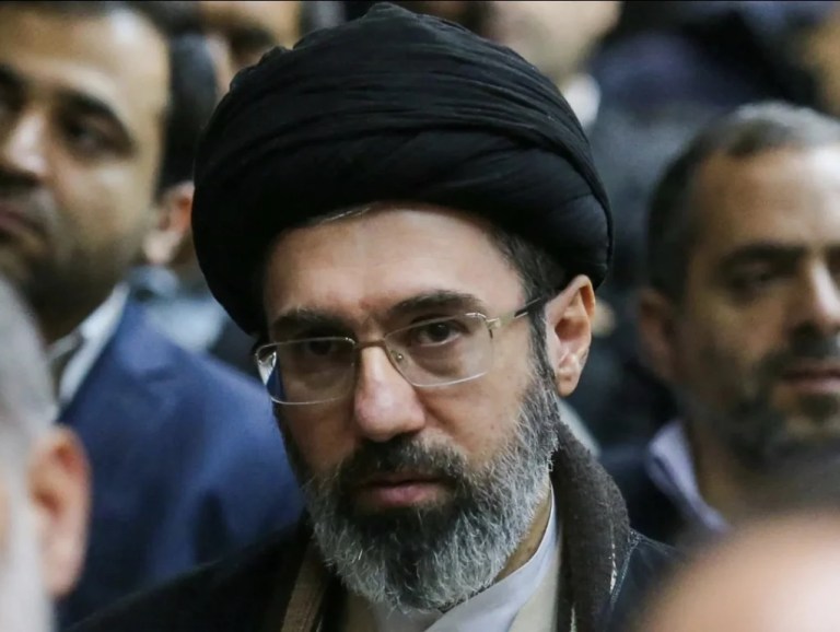 Hamaney’den ABD’ye Tehdit: Üsler Kapatılmalı, Hürmüz Boğazı Kapatılacak