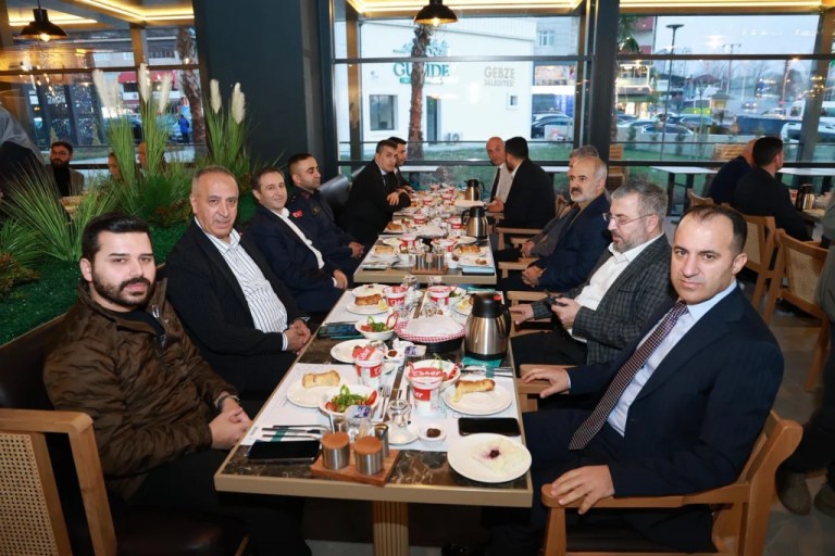 Başkan Büyükgöz’den Beylikbağı Güzide’de ilçe protokolüne iftar