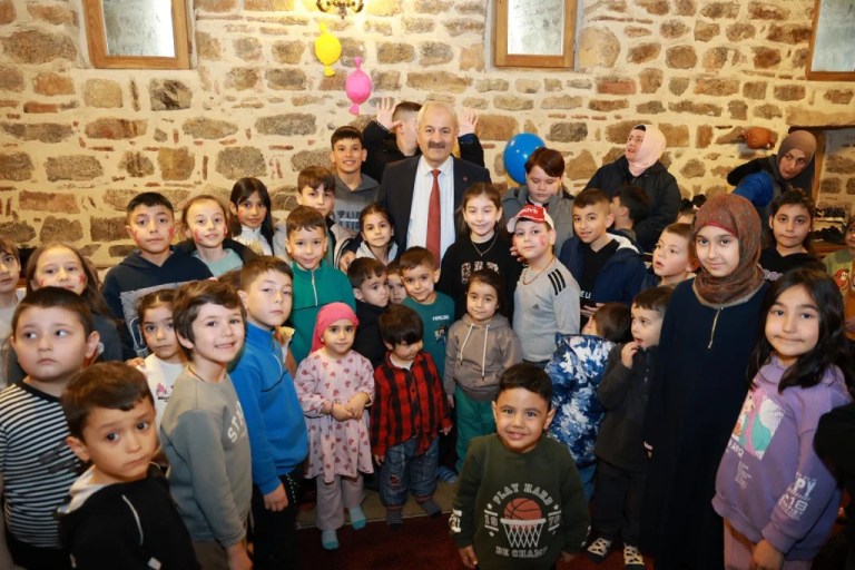 Gebze’de Ramazan Bayramı coşkusu: Başkan Büyükgöz çocuklarla buluştu