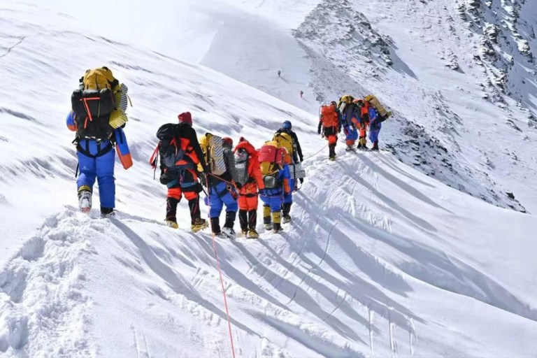 Everest’te şok dolandırıcılık: Dağcıları hasta edip milyonları cebe indirdiler