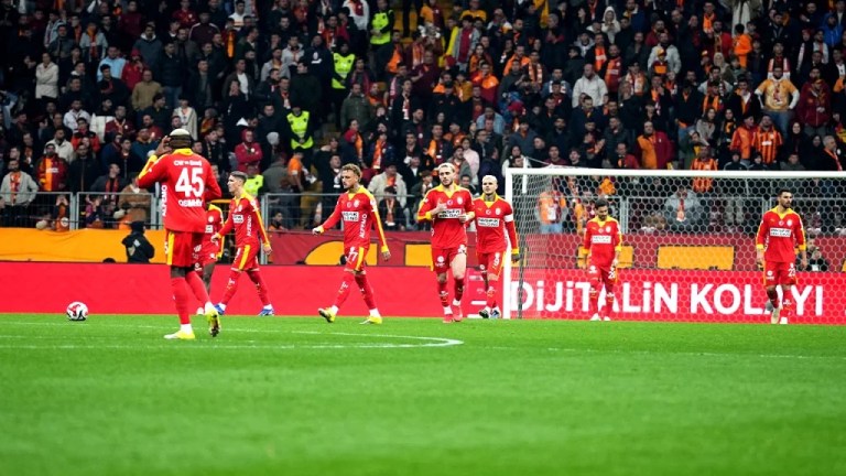 Galatasaray kupaya veda etti, Gençlerbirliği yarı finalde