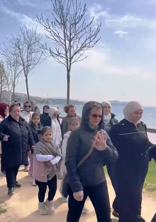 Körfezli Annelerden Sahilde Sağlık Yürüyüşü