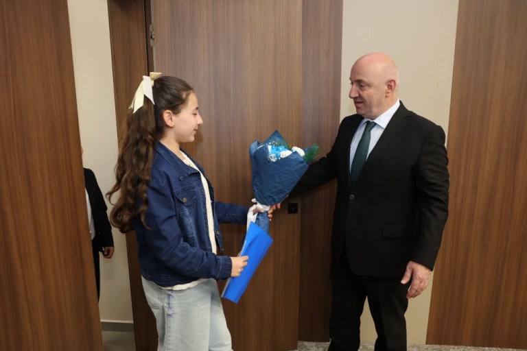 Başkan Bıyık, 23 Nisan’da makamını çocuklara devretti