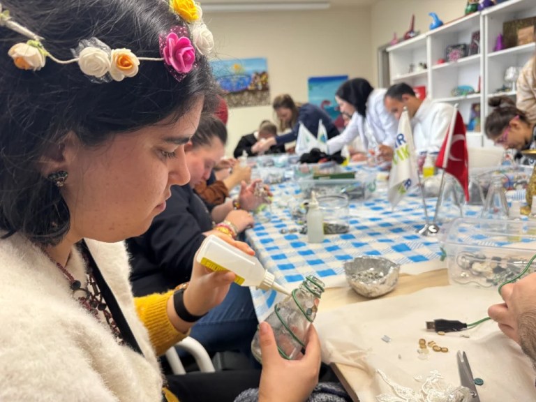 Cam Atıklar Gonca’da Sanata Dönüştü