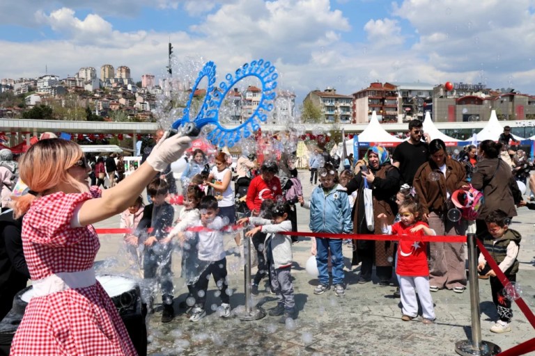 Milli İrade Meydanı’nda Çocuk Şenliği