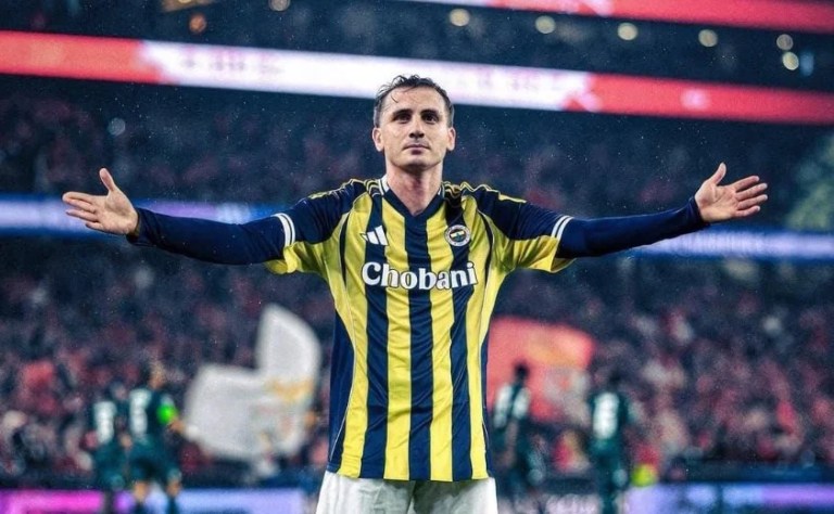 Gölcüklü yıldız futbolcu hem Milli Takımı hem derbiyi uçurdu