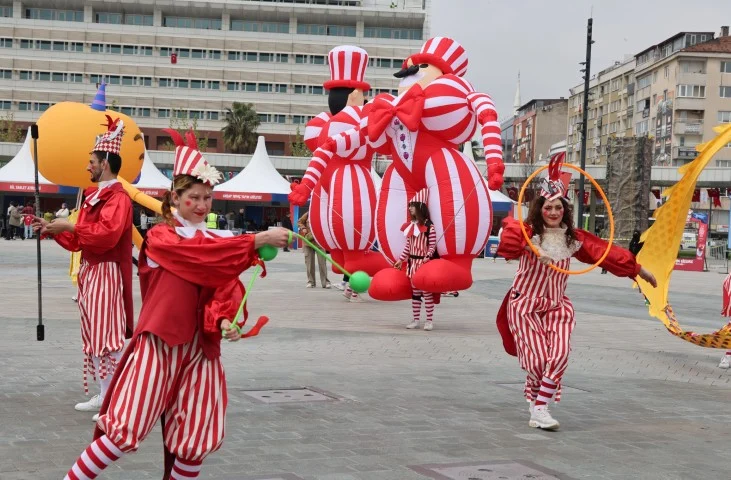 İzmit’te 23 Nisan şenlikleri renkli başladı