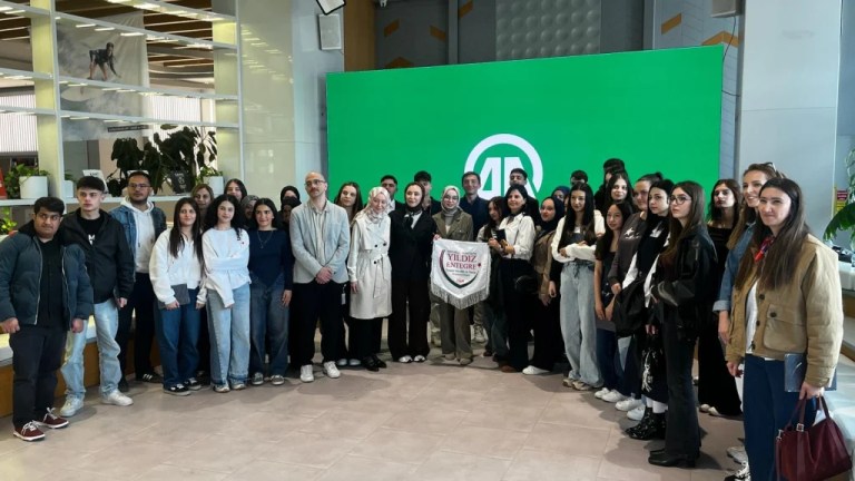 AA’da lise öğrencilerine gazetecilik tanıtımı