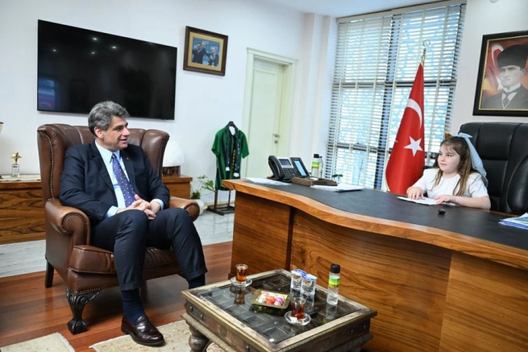 Başkanlık koltuğu Nevra Zeynep’e emanet: Kartepe