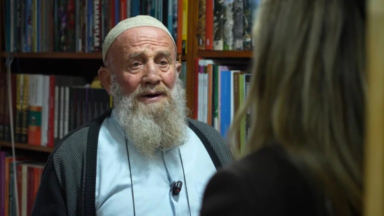 Maksut Amca’nın yeni durağı: Alev Alatlı Kütüphanesi