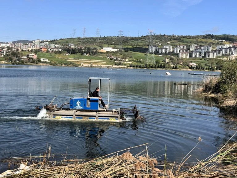 Kocaeli Büyükşehir Gölkaypark’ı temizledi