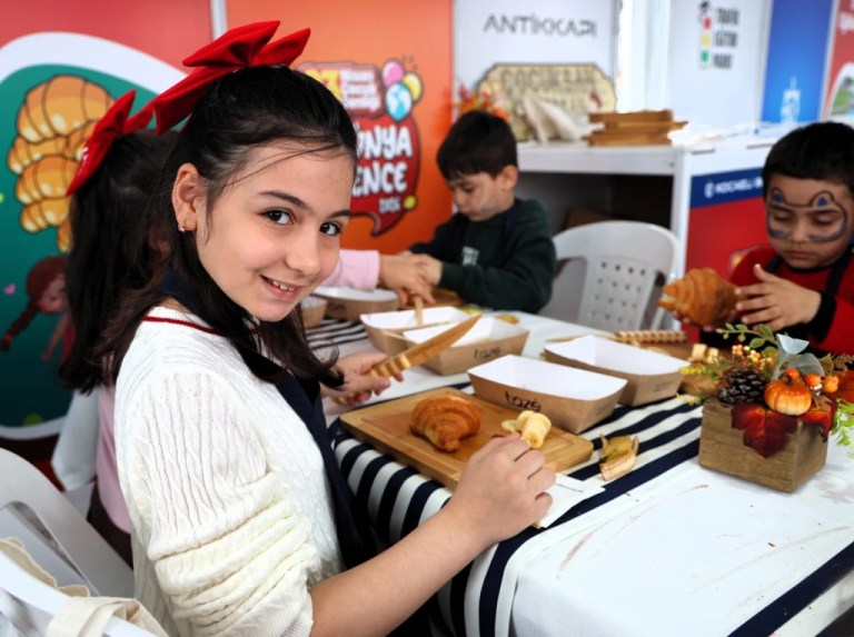 Çocuklar kruvasan süsledi, bayram neşesi arttı