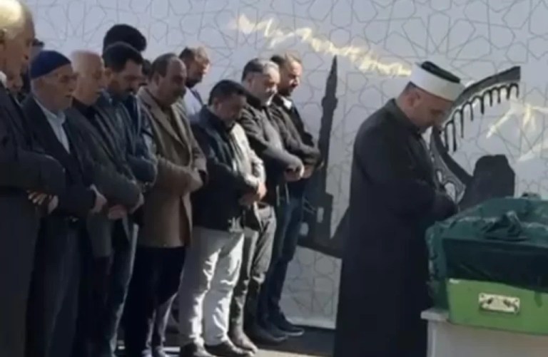 Demir çelik fabrikasındaki kazada yaşamını yitiren işçiler toprağa verildi