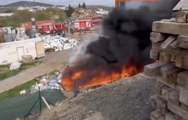 Gebze’de geri dönüşüm tesisinde yangın!
