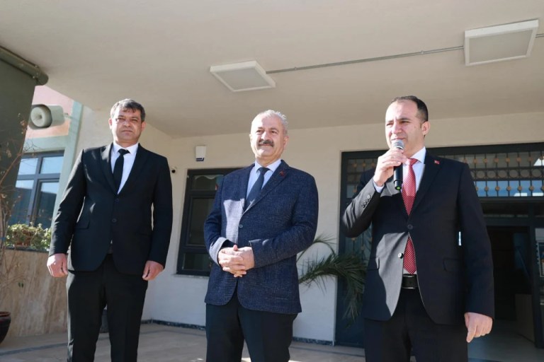 Gebze’de bayrak töreninde eğitim vurgusu