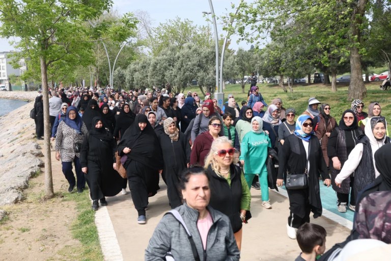Başkan Bıyık annelerle yürüdü