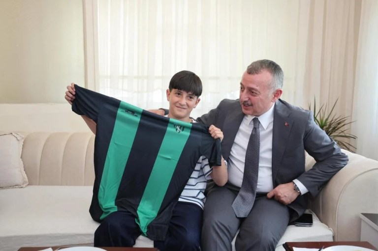 Başkan Büyükakın’dan arefe ziyaretleri