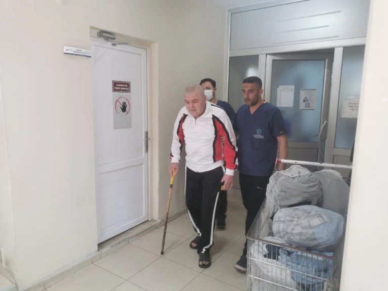 Çöp evden kurtarılan vatandaşa yeni yaşam