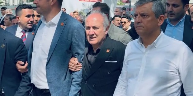 Özgür Özel Anıtkabir’e yürüdü