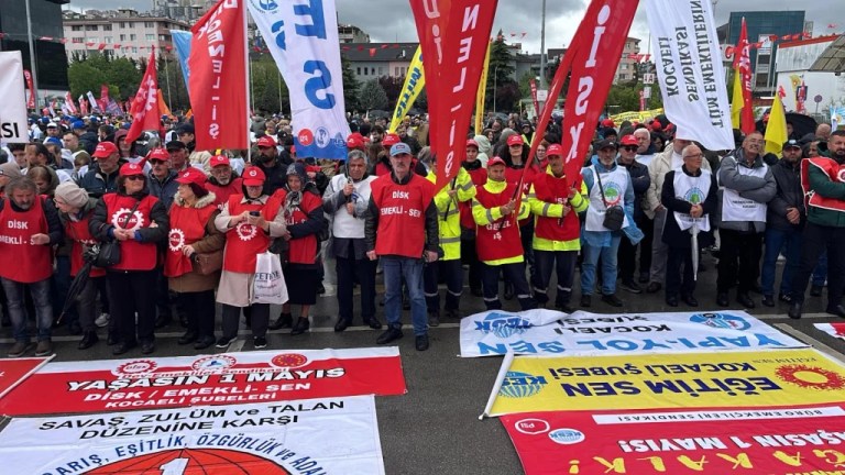 Yağmur altında 1 Mayıs coşkusu: Binlerce işçi yürüdü