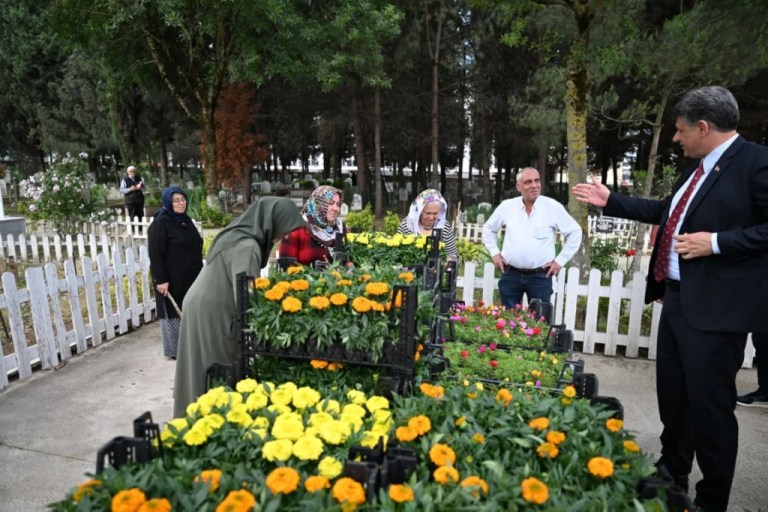 Kartepe’den bayram öncesi anlamlı vefa
