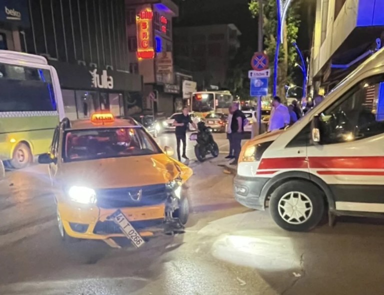 İzmit’te motosiklet ve taksi çarpıştı!
