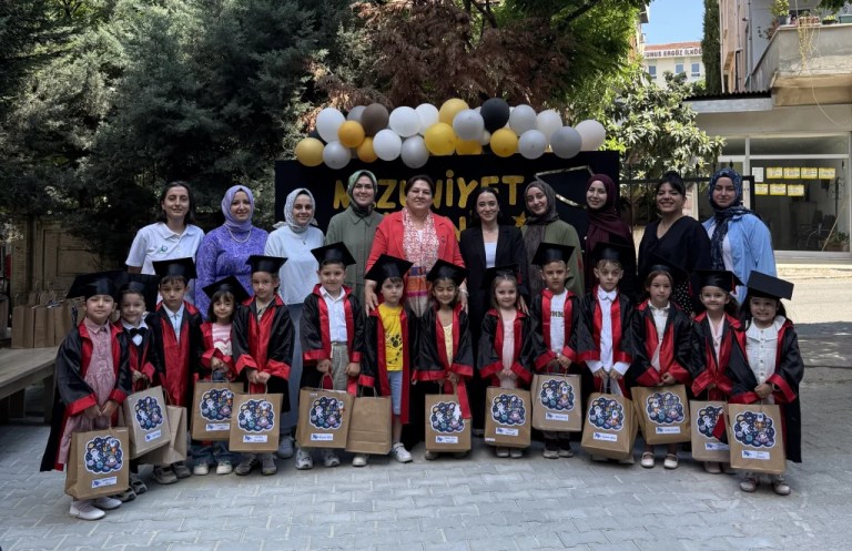 Çayırova’da miniklerin karne sevinci!