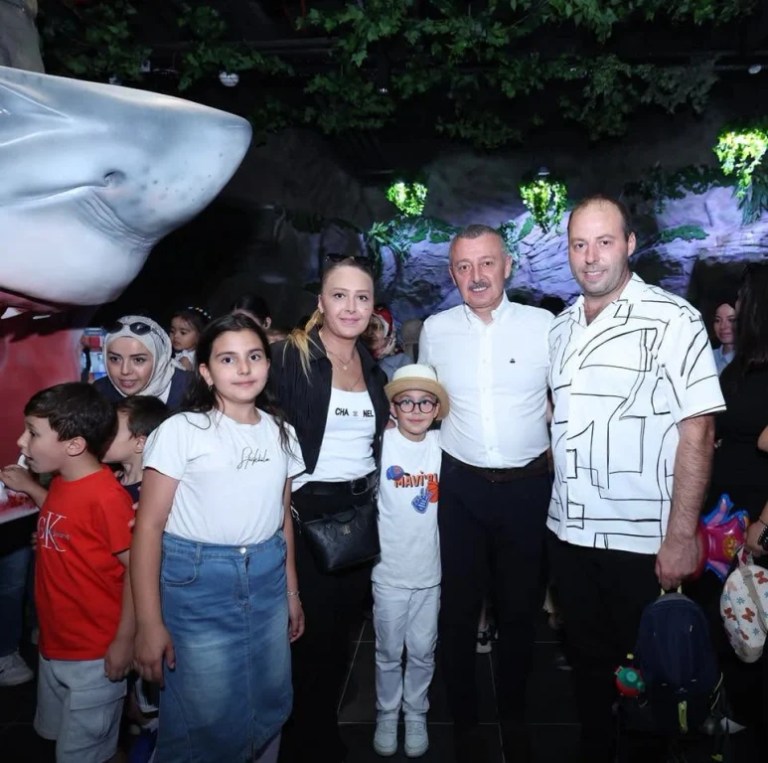Başkan Büyükakın, karne sevincini paylaştı