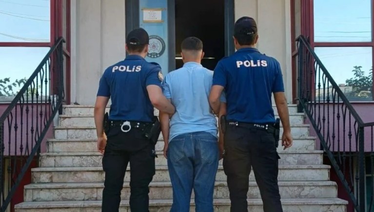 Kamu görevlisi süsüyle dolandıran firari yakalandı!