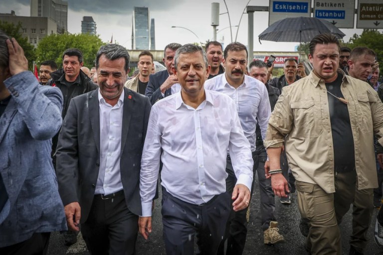Özgür Özel’den ‘Yürüyüş Partisi’ iddiası