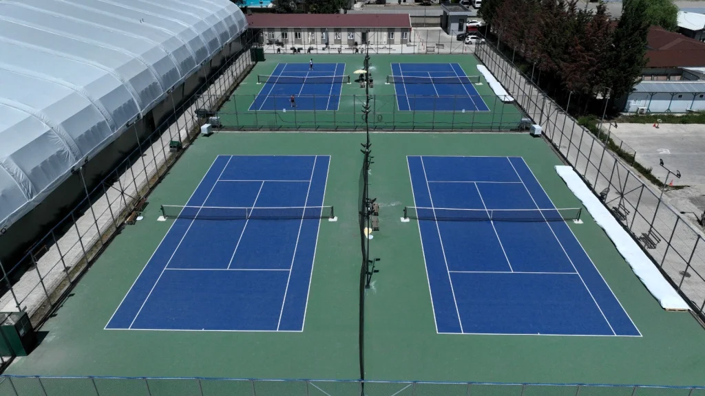İzmit’e 4 yeni kapalı tenis kortu