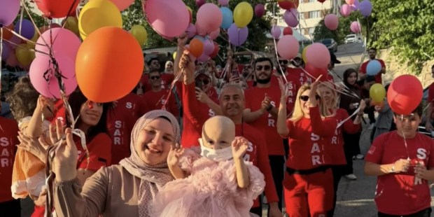 Azra için gökyüzüne umut balonları uçuruldu