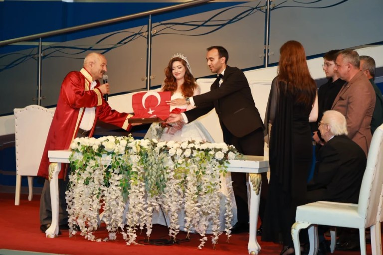 Sultan Abdülhamid Han’ın torunu evlendi!
