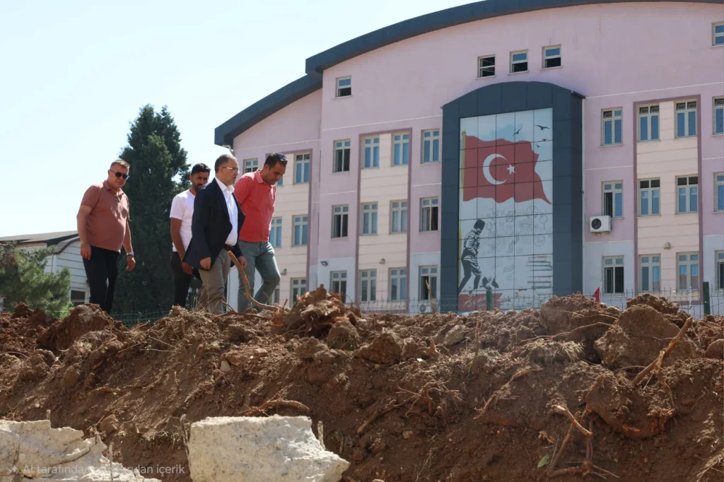 Derince'de yol ve çevre düzenlemesi sürüyor - 3. görsel