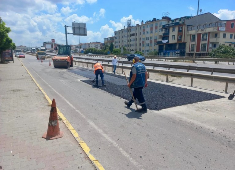 Körfez'de yol bakım mesaisi sürüyor