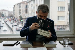 Özel’den İmamoğlu’nun kitabına toplatma iddiası
