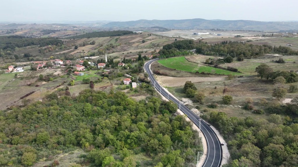 Akçaova Grup Yolu'nda 9,7 km tamamlandı