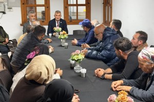 Başkan Sezer tahliye edilen ailelerle buluştu