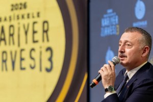 Büyükakın gençlere seslendi: Hata yapmaktan korkmayın